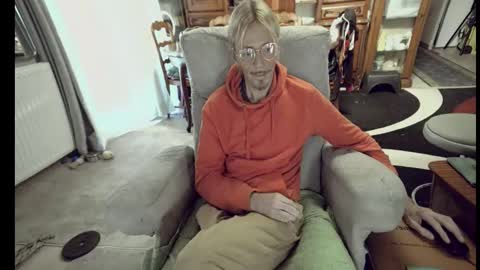 Snapshot of 00jeff31 chatting on November 2025 09:31:02 AM jeff online show from November 2025 09:31:02 AM