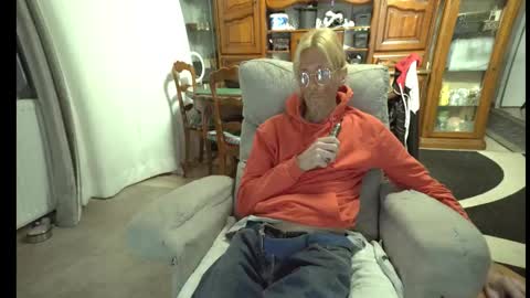 Snapshot of 00jeff31 chatting on December 2025 06:19:02 AM jeff online show from December 2025 06:19:02 AM