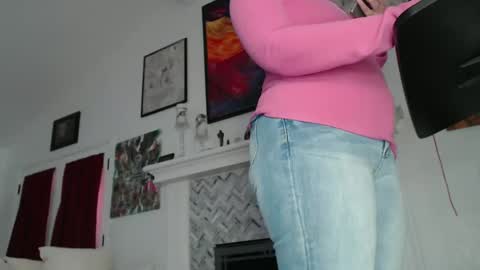 Snapshot of 11willowandjohn11 chatting on February 2025 07:19:02 PM Aurora Willows online show from February 2025 07:19:02 PM