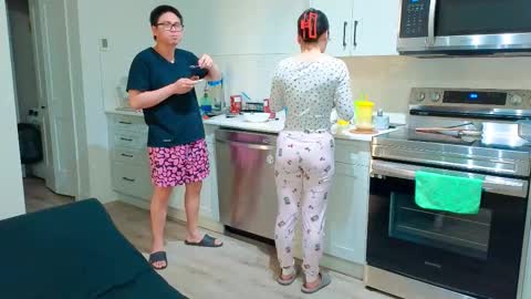 Tong  Ralph online show from February 2026 02:06:02 AM