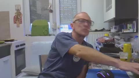 Snapshot of 1973man chatting on December 2025 02:01:02 PM 1973man online show from December 2025 02:01:02 PM