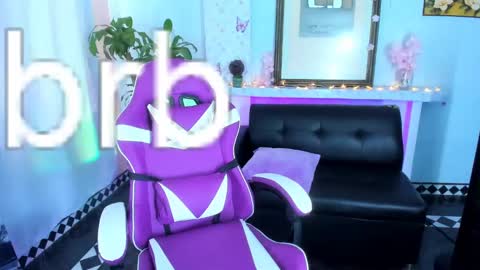 Snapshot of 19vanee chatting on March 2025 03:56:01 PM stef read my description online show from March 2025 03:56:01 PM