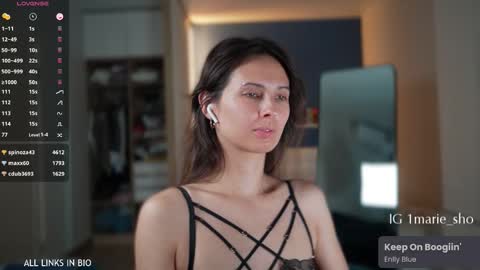 Marie online show from October 2025 06:06:01 PM