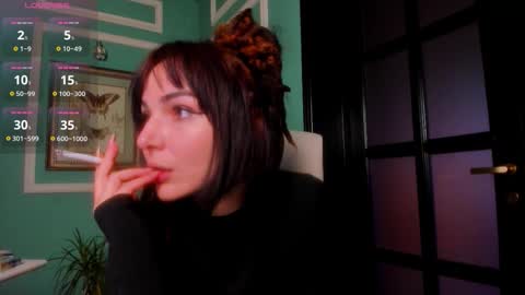 Snapshot of 1munique chatting on December 2025 01:40:01 PM Moona online show from December 2025 01:40:01 PM