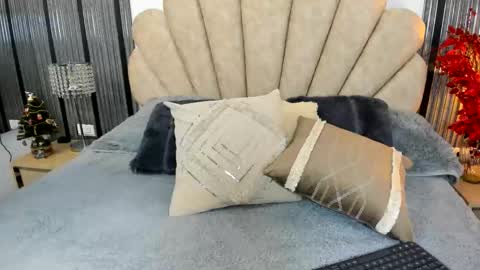 Snapshot of 1naughty_milf chatting on December 2025 11:27:02 AM Luisa online show from December 2025 11:27:02 AM