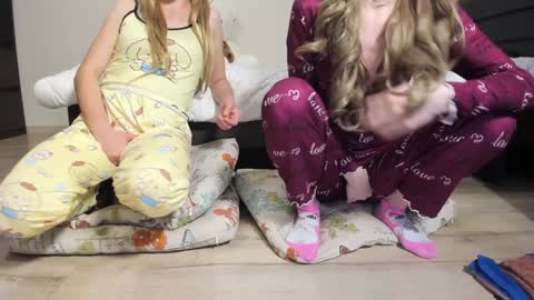 Snapshot of 1nwardly_beauty chatting on November 2025 07:37:01 PM molly online show from November 2025 07:37:01 PM