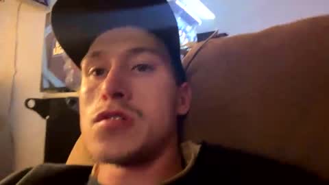 Snapshot of 21yearsy0ung9icheshung chatting on January 2025 01:04:02 AM AlecurClit online show from January 2025 01:04:02 AM