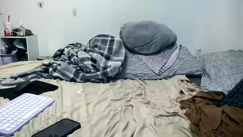 Snapshot of 21yearsy0ung9icheshung chatting on January 2025 01:34:02 AM AlecurClit online show from January 2025 01:34:02 AM