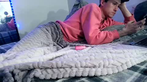 Snapshot of 21yearsy0ung9icheshung chatting on January 2025 04:01:01 AM AlecurClit online show from January 2025 04:01:01 AM