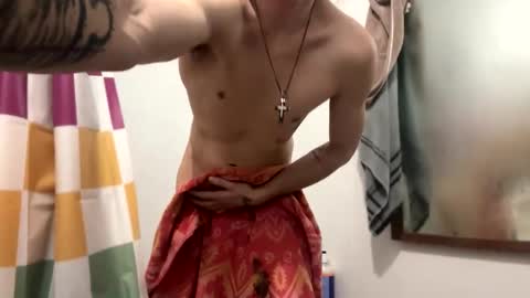 Snapshot of 21yearsy0ung9icheshung chatting on February 2025 09:27:02 PM AlecurClit online show from February 2025 09:27:02 PM