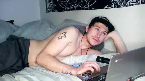 Snapshot of 21yearsy0ung9icheshung chatting on February 2025 01:37:01 AM AlecurClit online show from February 2025 01:37:01 AM