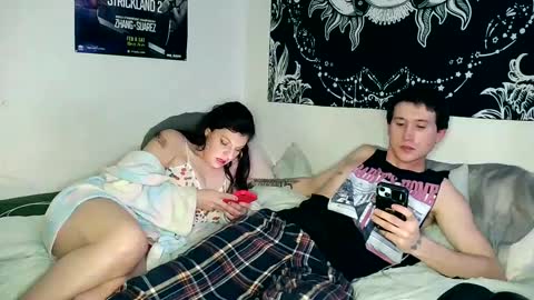 Snapshot of 21yearsy0ung9icheshung chatting on March 2025 06:58:01 AM AlecurClit online show from March 2025 06:58:01 AM