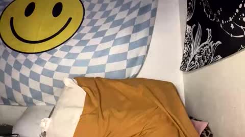 Snapshot of 21yearsy0ung9icheshung chatting on October 2025 05:46:02 PM AlecurClit online show from October 2025 05:46:02 PM