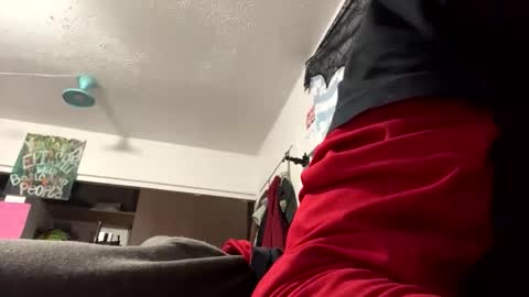 Snapshot of 21yearsy0ung9icheshung chatting on December 2025 06:35:02 PM AlecurClit online show from December 2025 06:35:02 PM