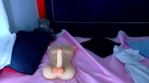 Isabella online show from April 2026 01:41:01 PM