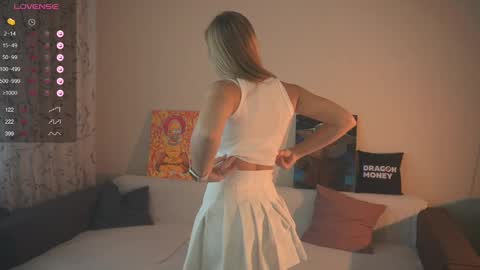 Snapshot of 2girls_1dream chatting on March 2025 08:56:02 AM Elley online show from March 2025 08:56:02 AM