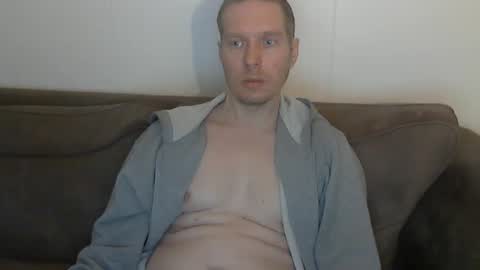 2small4you83 online show from February 2026 11:28:02 AM