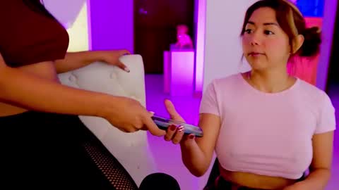 independent model online show from January 2025 09:27:01 AM