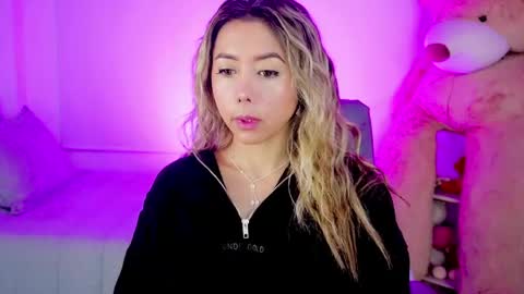 independent model online show from April 2026 09:26:02 AM
