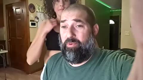 Snapshot of 420kc_couple chatting on October 2025 04:30:01 PM KC420Couple online show from October 2025 04:30:01 PM