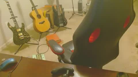 Snapshot of 6stringer62 chatting on December 2025 11:37:01 AM 6stringer62 online show from December 2025 11:37:01 AM