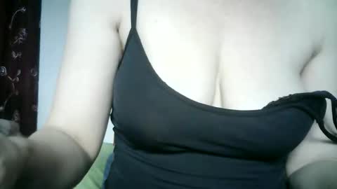 Lilu online show from November 2025 10:48:02 AM