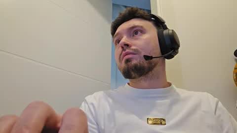 8inchdude93 online show from May 2026 09:03:01 AM