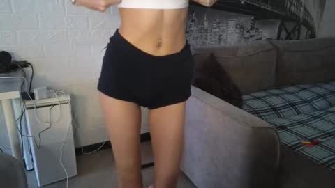 Snapshot of 9west chatting on December 2025 10:20:01 AM KARINA online show from December 2025 10:20:01 AM