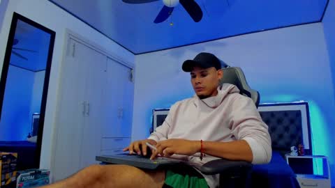 Snapshot of _0324 chatting on January 2025 04:44:01 AM rick online show from January 2025 04:44:01 AM