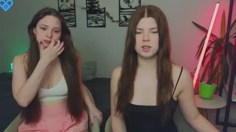 Snapshot of _52_ chatting on January 2025 01:32:01 PM EMILY AND MARCUS online show from January 2025 01:32:01 PM