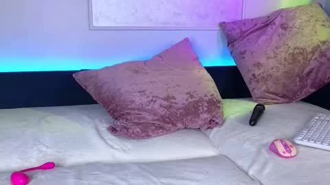 Willow online show from February 2025 12:17:02 PM