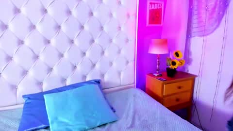 Abril  online show from December 2024 08:32:01 PM