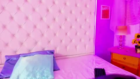 Abril  online show from January 2025 07:40:01 PM