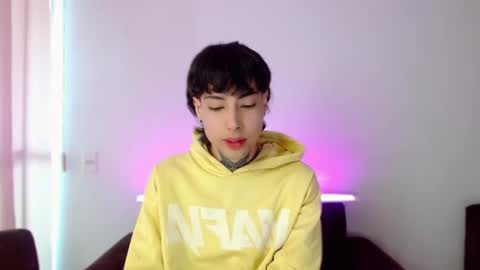 Snapshot of _alexblunt_ chatting on December 2024 04:39:01 PM _alexblunt_ online show from December 2024 04:39:01 PM