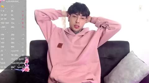 Snapshot of _alexblunt_ chatting on December 2024 07:11:02 PM _alexblunt_ online show from December 2024 07:11:02 PM