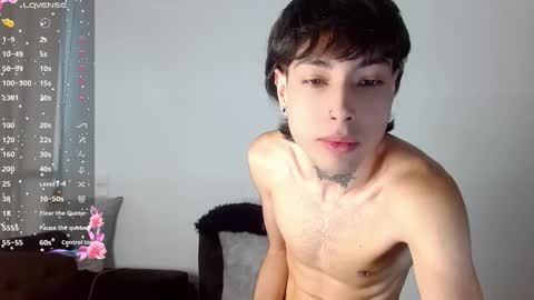 Snapshot of _alexblunt_ chatting on December 2024 09:17:02 PM _alexblunt_ online show from December 2024 09:17:02 PM