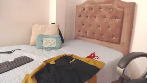 Snapshot of _alice_horny_ chatting on January 2025 01:29:01 AM _alice_horny_ online show from January 2025 01:29:01 AM