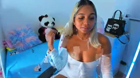 Snapshot of _analia chatting on December 2024 03:09:02 AM Analia online show from December 2024 03:09:02 AM