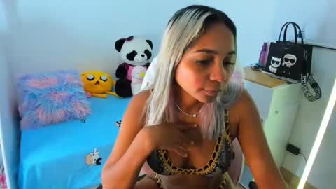 Snapshot of _analia chatting on December 2024 03:13:02 AM Analia online show from December 2024 03:13:02 AM