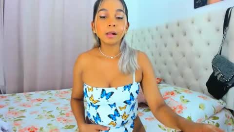 Snapshot of _analia chatting on February 2025 01:42:01 AM Analia online show from February 2025 01:42:01 AM