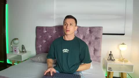 _andrewfalcon2 online show from January 2025 12:18:01 PM