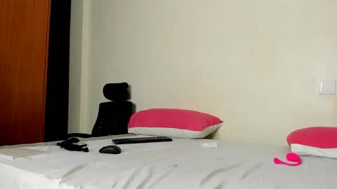 Snapshot of _ariah chatting on September 2025 03:40:02 AM Ariah independent model online show from September 2025 03:40:02 AM