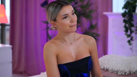 Arielle online show from December 2024 12:30:01 PM