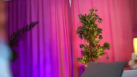 Arielle online show from February 2025 12:54:02 PM