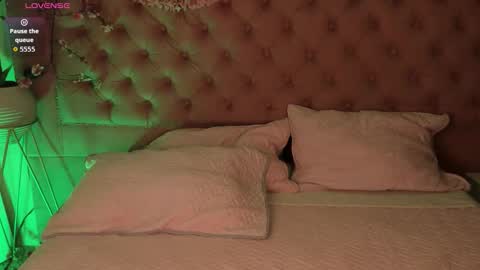   online show from October 2025 04:43:02 AM