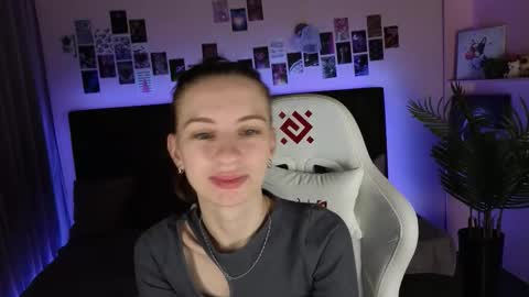 _ash_leyy_ online show from September 2025 01:29:01 AM