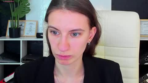 _ash_leyy_ online show from September 2025 01:22:01 AM