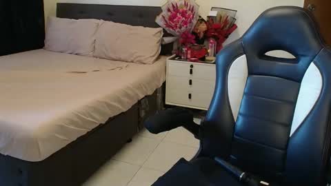 Angie online show from February 2026 12:07:01 AM