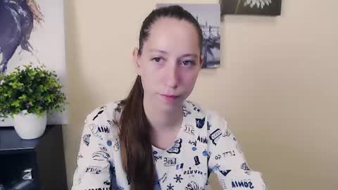 Snapshot of _astraia_ chatting on June 2026 07:20:01 AM _astraia_ online show from June 2026 07:20:01 AM