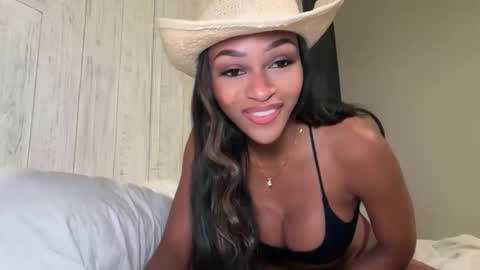 _avamonroe online show from December 2025 10:49:01 PM